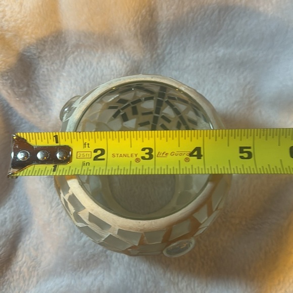 Snowflake Mosaic Candle holder/ looks super pretty - great decor item - Picture 6 of 6